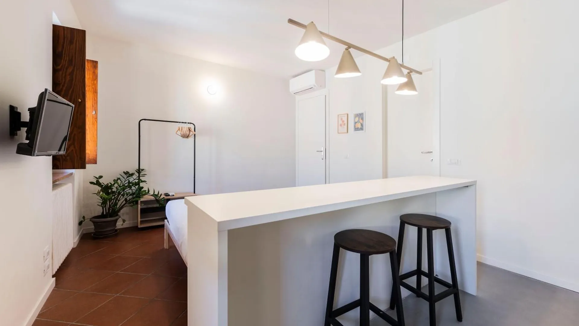 Santa Chiara Suites Βερόνα 0*,